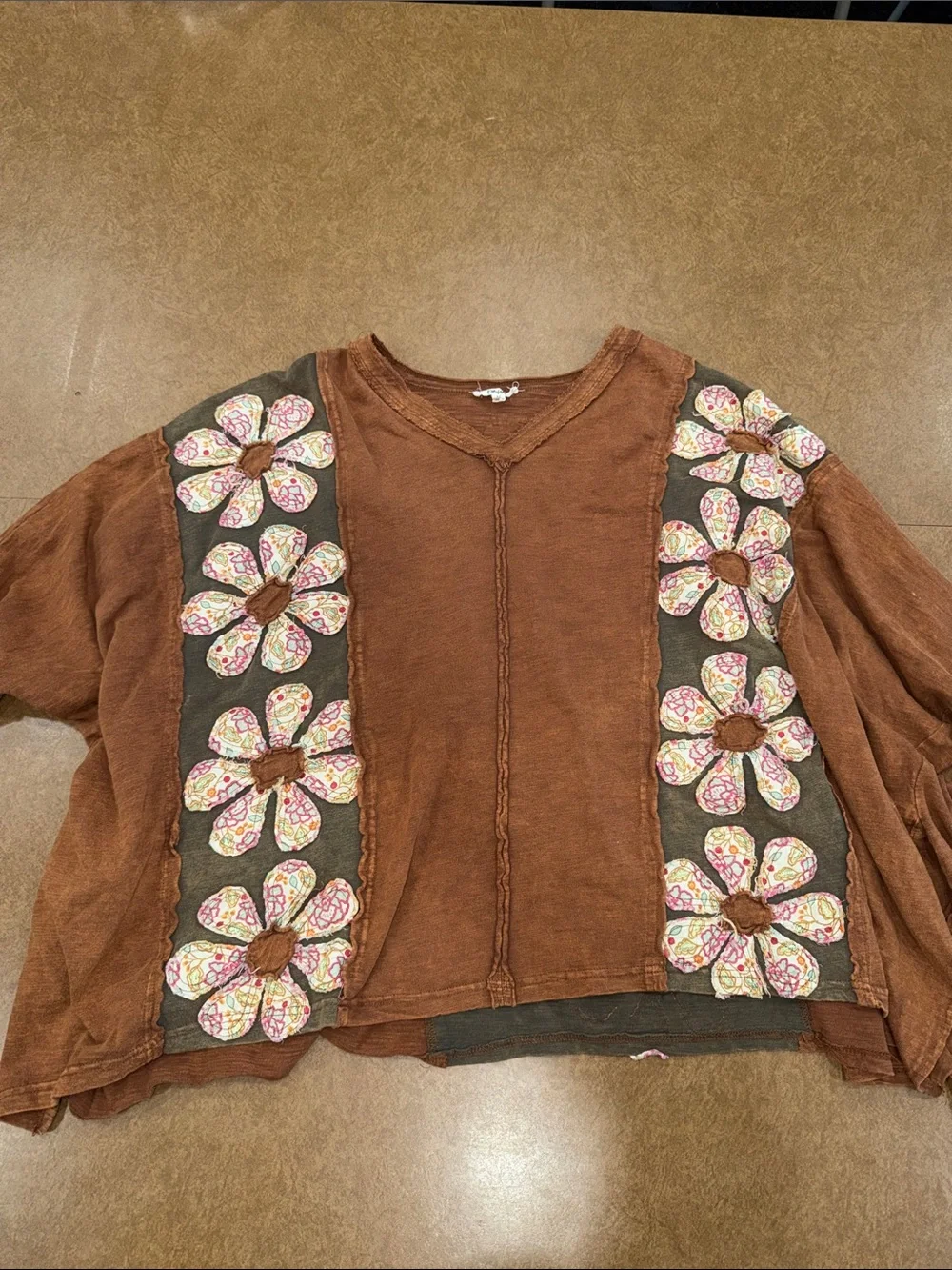 Blue Velvet Women's•OVERSIZED• Rust Floral Appliqué Short Sleeve Top 100% Cotton - Picture 1 of 10